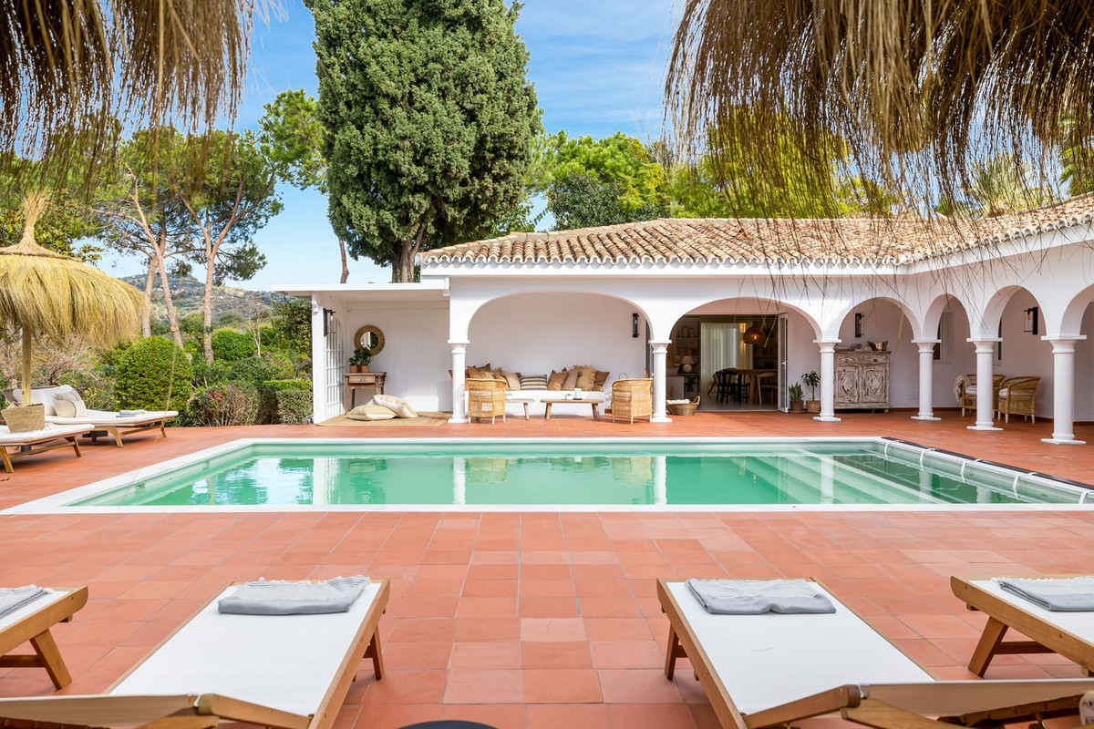 luxo-estate-3 Las Chapas Marbella villa 3 Bedrooms