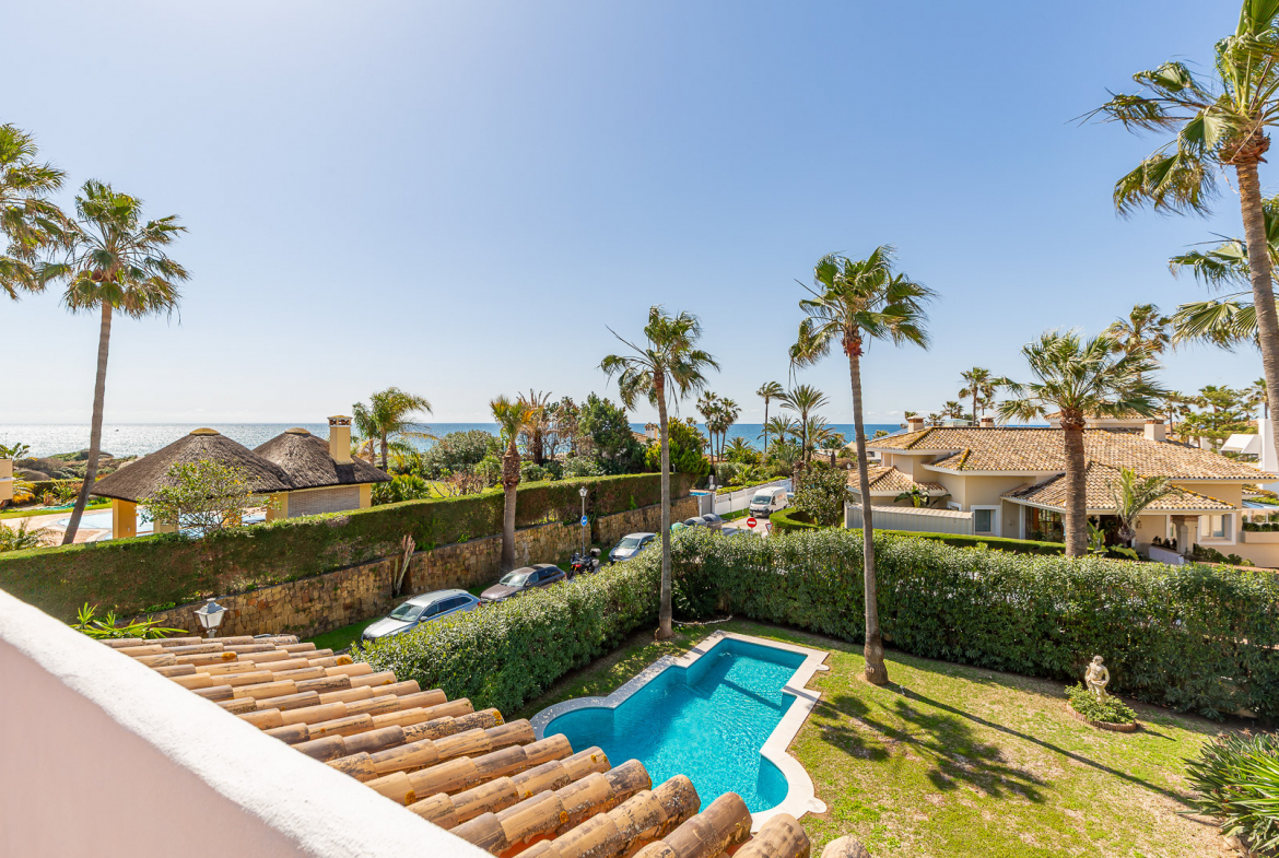 Las Chapas Marbella villa 6 Bedrooms