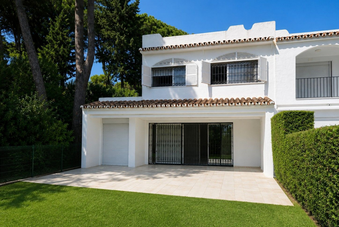 Nueva Andalucia Marbella townhouse 4 Bedrooms
