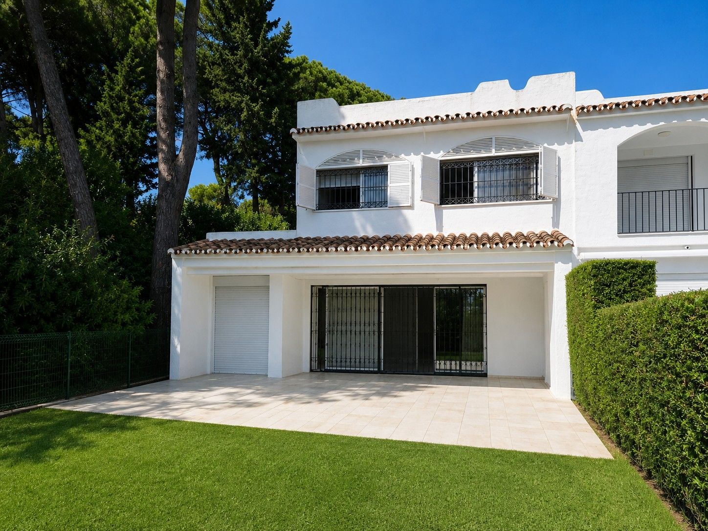 luxo-estate-3 Nueva Andalucia Marbella townhouse 4 Bedrooms