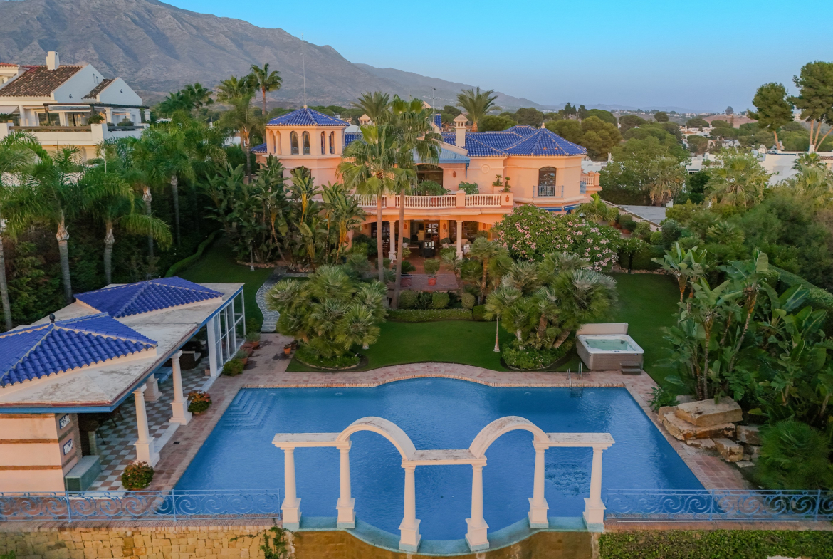 Nueva Andalucia Marbella villa 6 Bedrooms