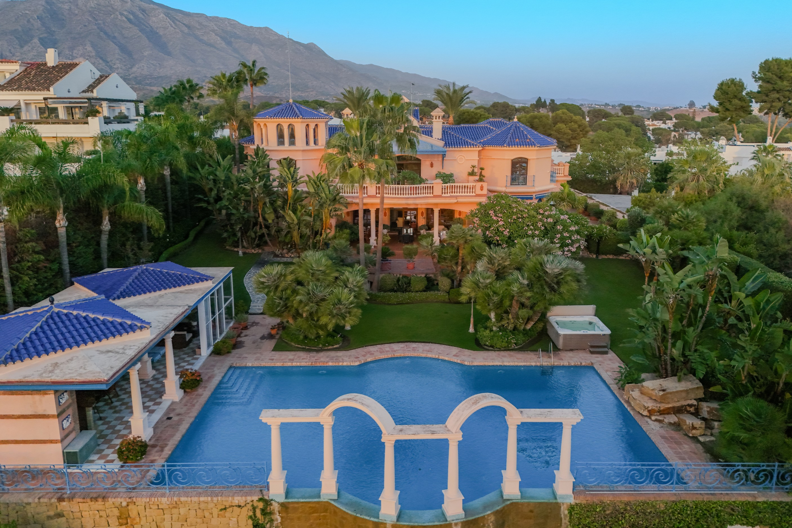 default Nueva Andalucia Marbella villa 6 Bedrooms