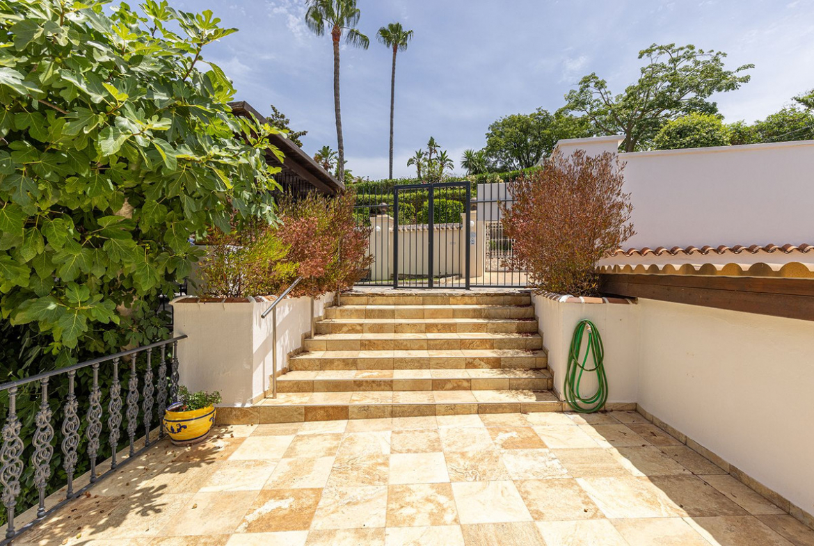 Las Chapas Marbella villa 4 Bedrooms