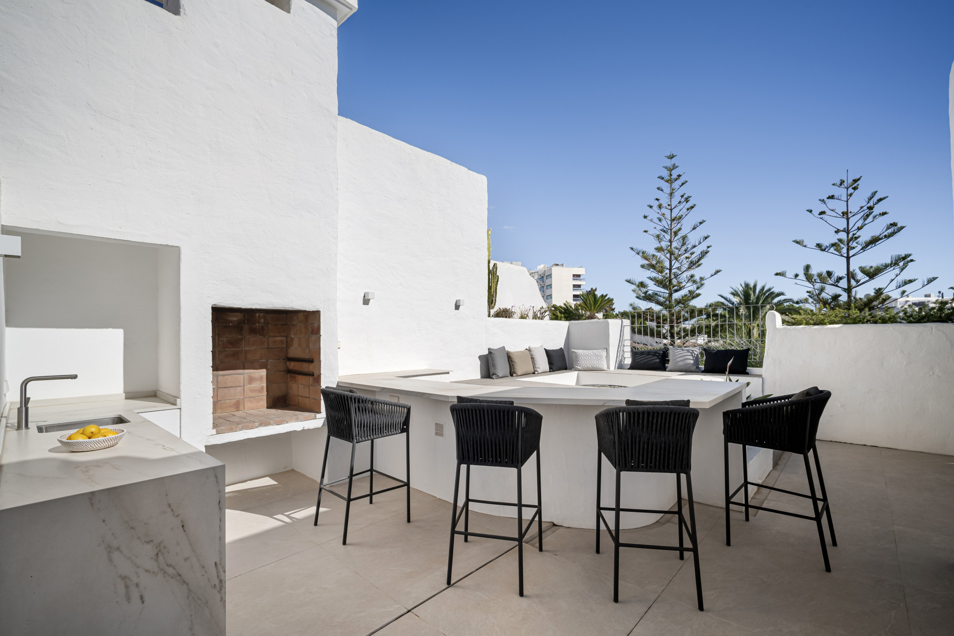 luxo-estate-3 Marbella Golden Mile Marbella penthouse 3 Bedrooms