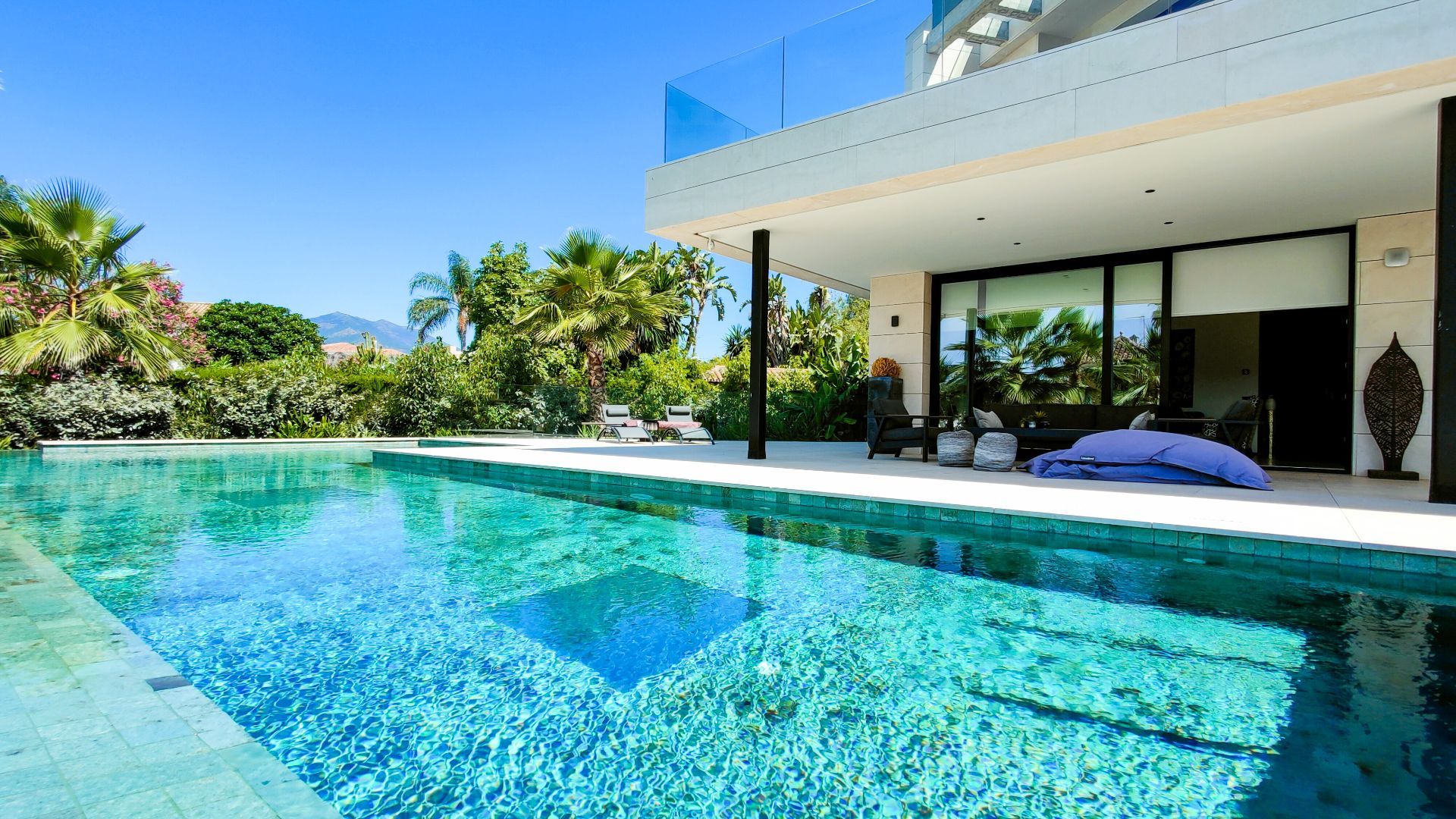 Nueva Andalucia Marbella villa 6 Bedrooms