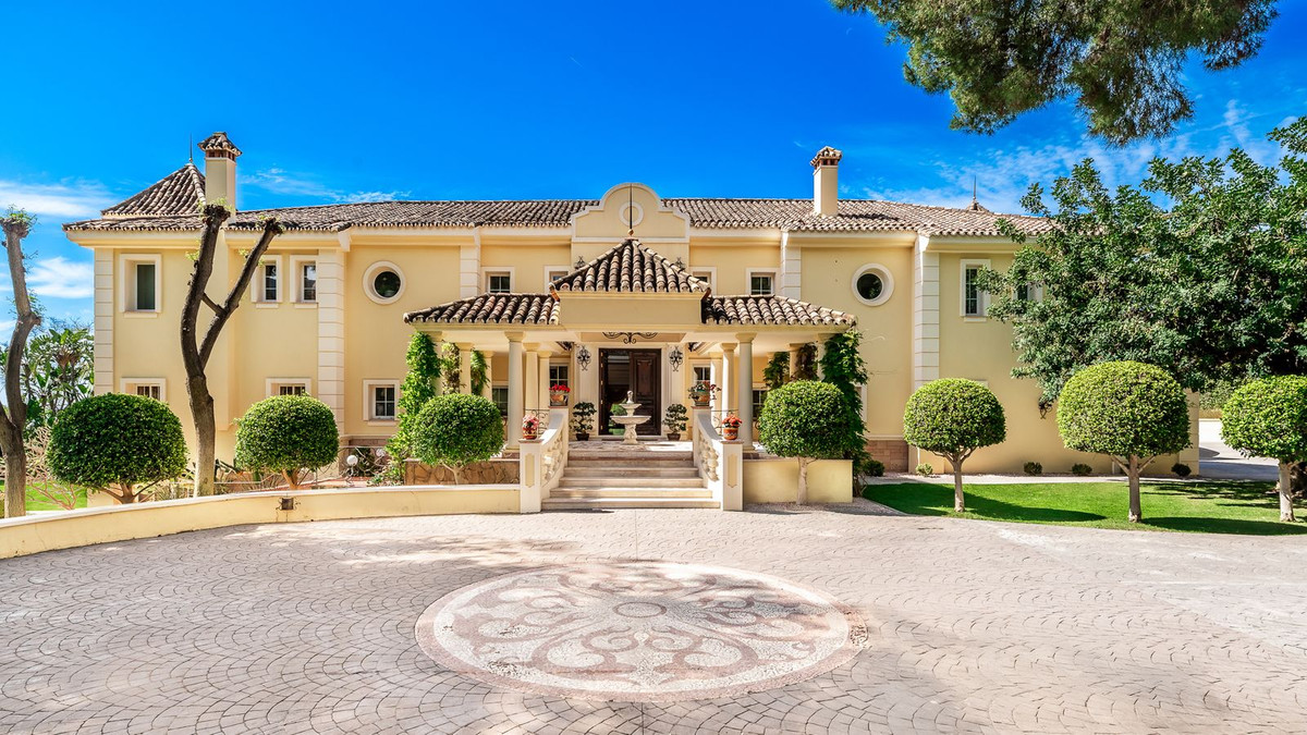 R5266099 Sierra Blanca Marbella villa 6 Bedrooms