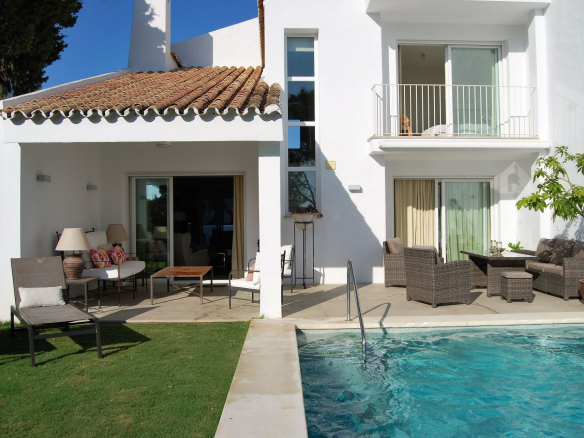 Nueva Andalucia Marbella townhouse 4 Bedrooms