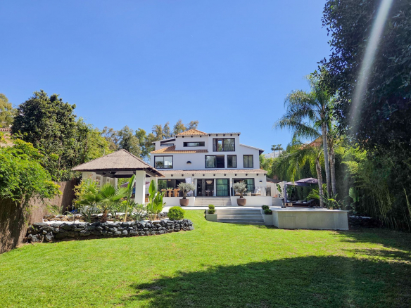 Nueva Andalucia Marbella villa 5 Bedrooms