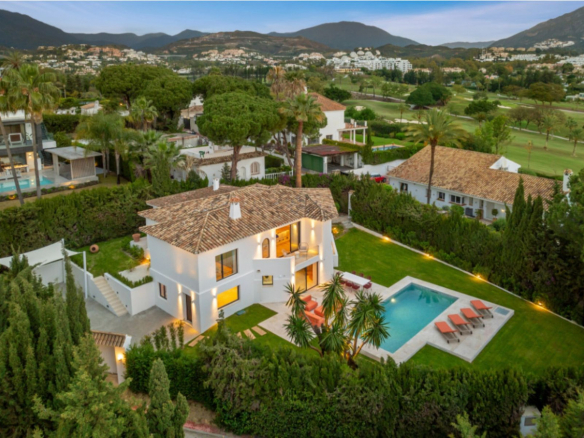 Nueva Andalucia Marbella villa 4 Bedrooms