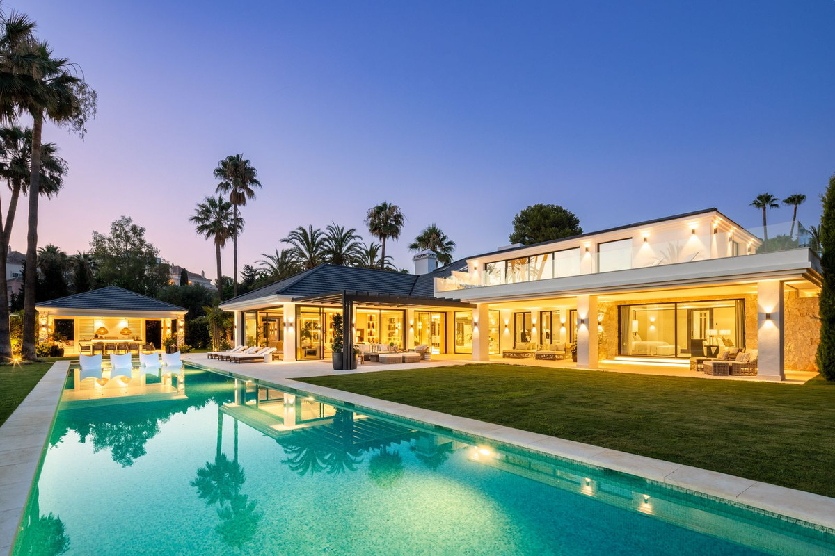 R5074108 Nueva Andalucia Marbella villa 7 Bedrooms