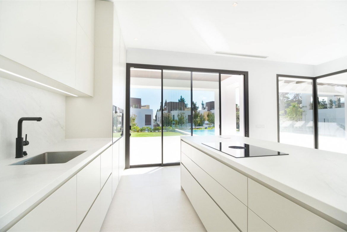 Puerto Banus Marbella villa 4 Bedrooms