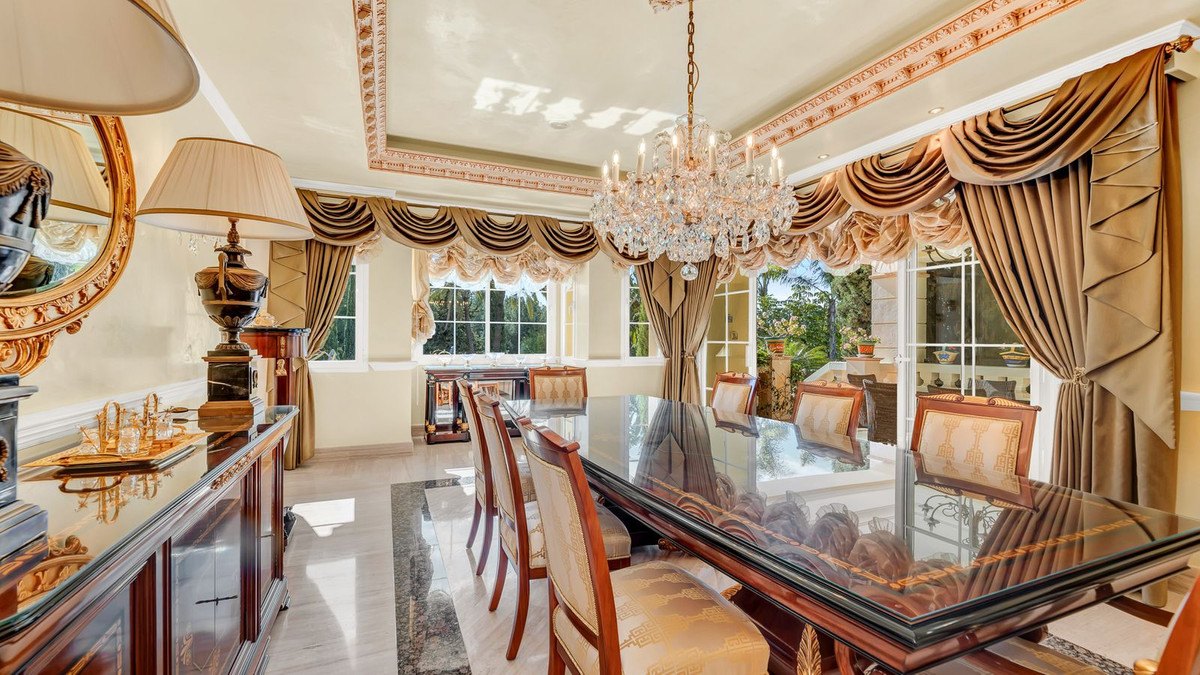 luxo-estate-4 Sierra Blanca Marbella villa 6 Bedrooms