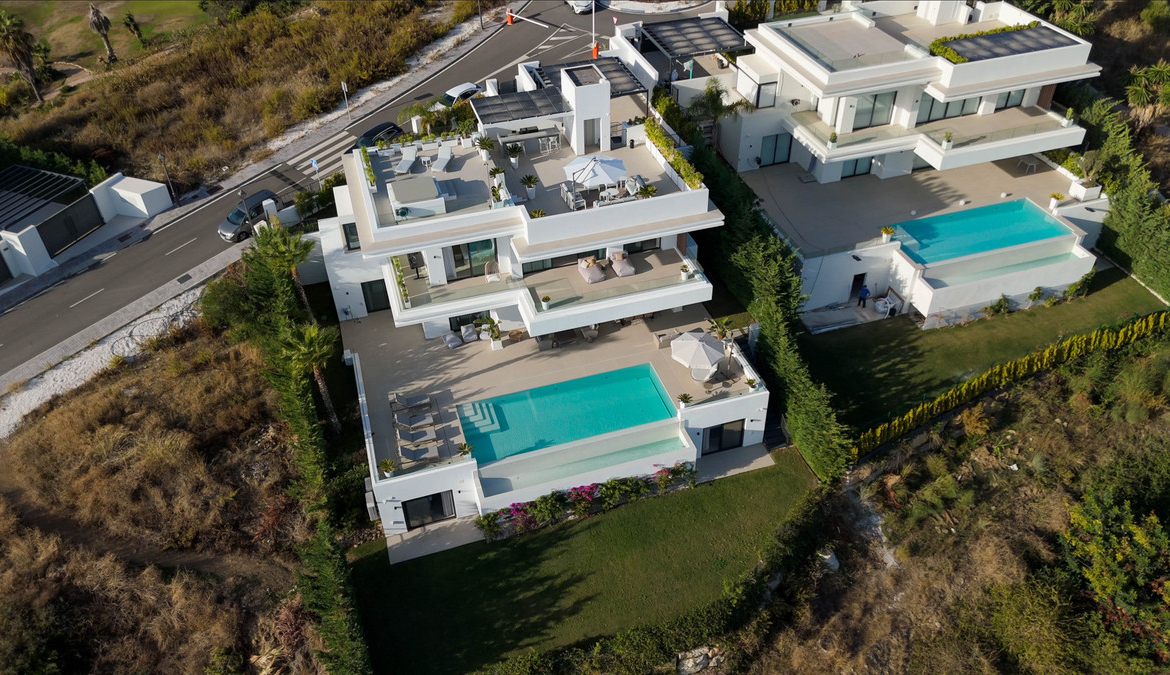 New Golden Mile Estepona villa 6 Bedrooms