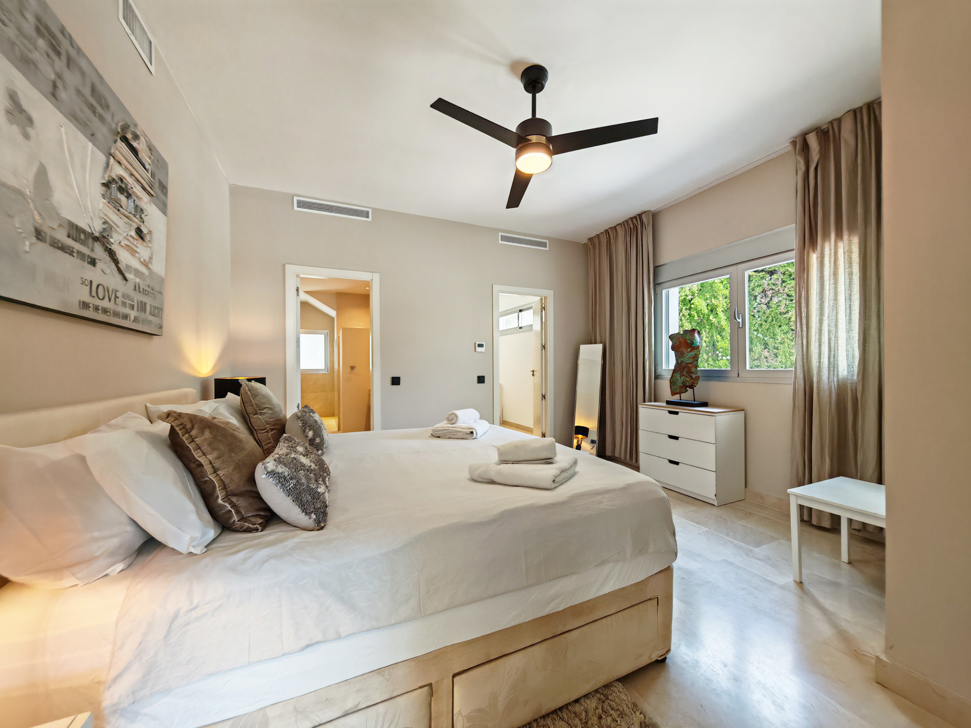 luxo-estate-4 El Rosario Marbella villa 3 Bedrooms