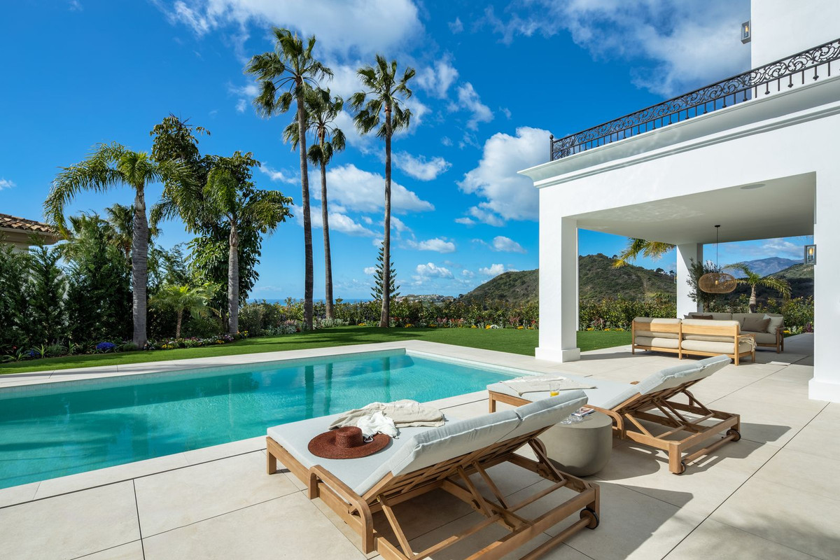 luxo-estate-4 Los Arqueros Benahavis villa 5 Bedrooms