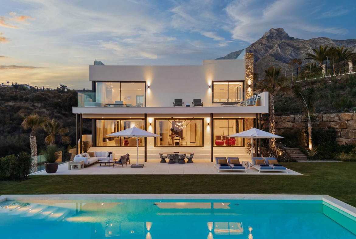 Luxury Villa for Sale in Marbella Hill Club | Golden Mile