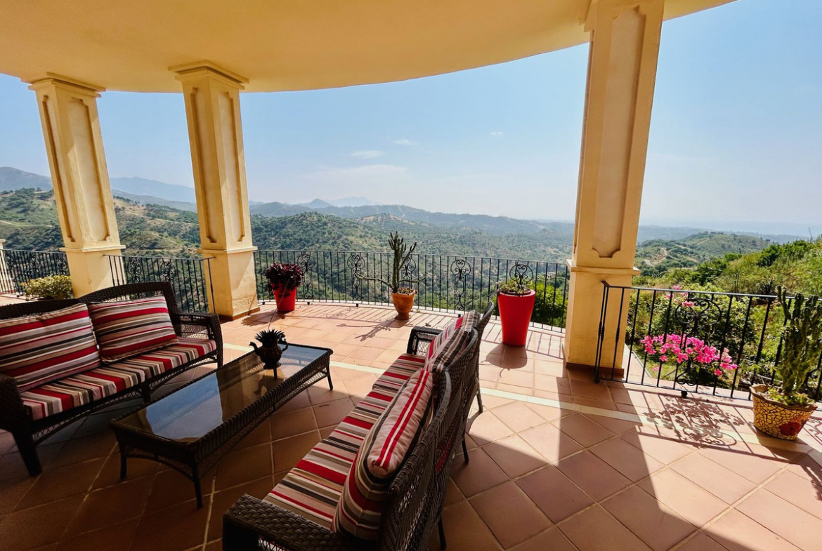 Estepona villa 7 Bedrooms