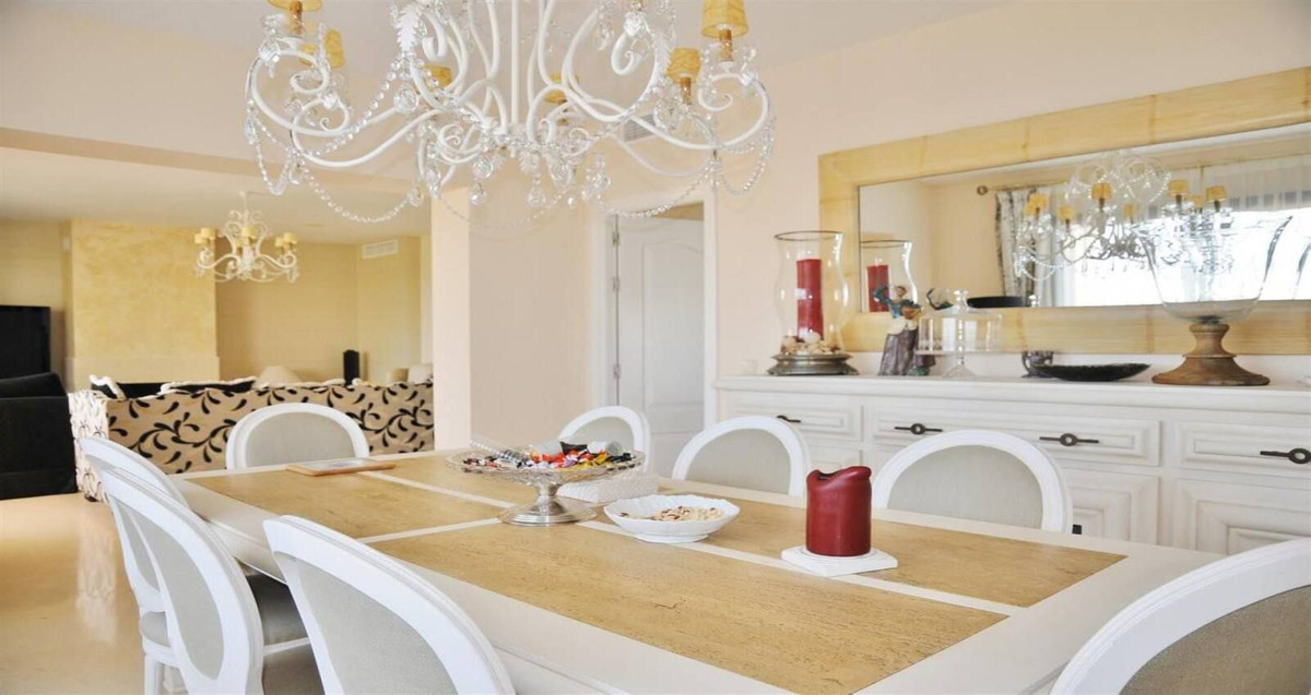 luxo-estate-4 Benahavis penthouse 4 Bedrooms