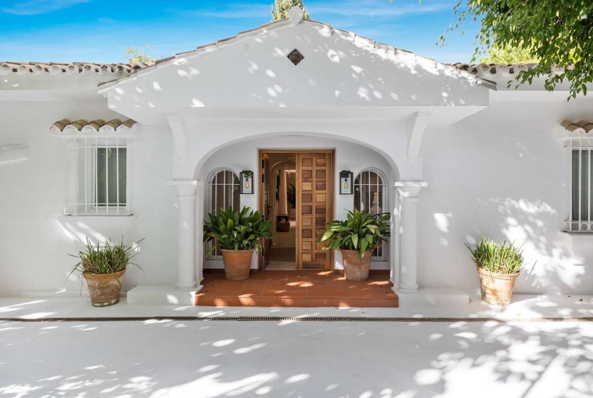 Las Chapas Marbella villa 3 Bedrooms