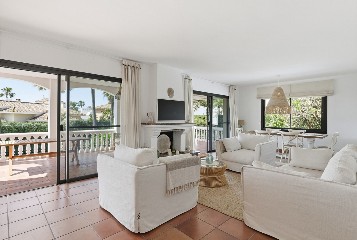Las Chapas Marbella villa 6 Bedrooms