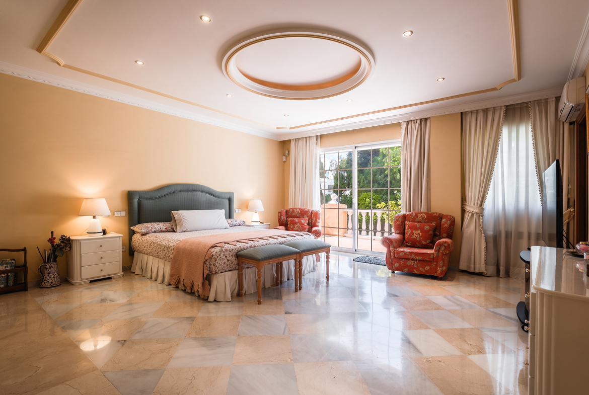 Nueva Andalucia Marbella villa 5 Bedrooms