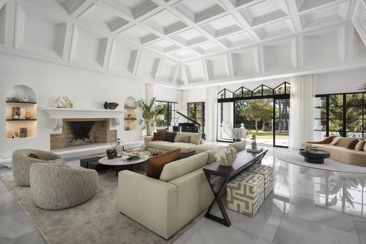 luxo-estate-4 Nueva Andalucia Marbella villa 12 Bedrooms