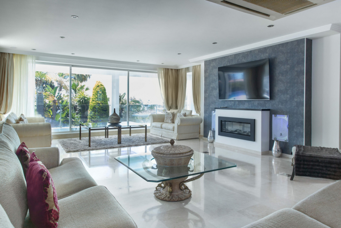 Elviria Marbella villa 8 Bedrooms
