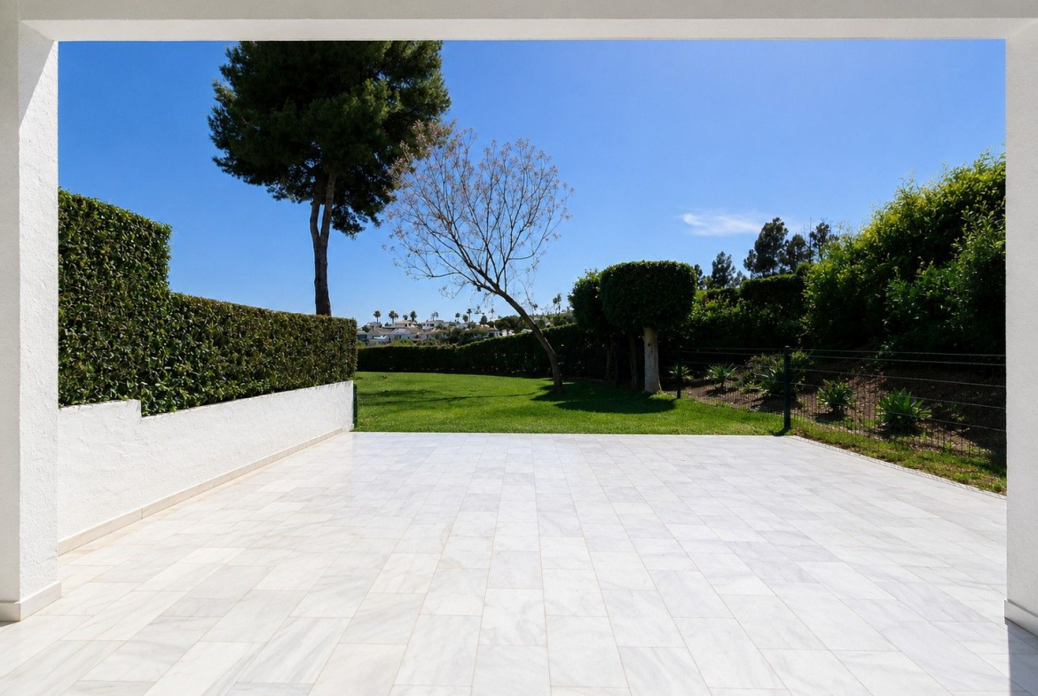 Nueva Andalucia Marbella townhouse 4 Bedrooms