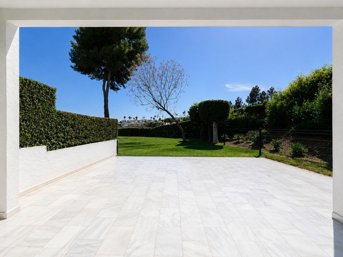 luxo-estate-4 Nueva Andalucia Marbella townhouse 4 Bedrooms