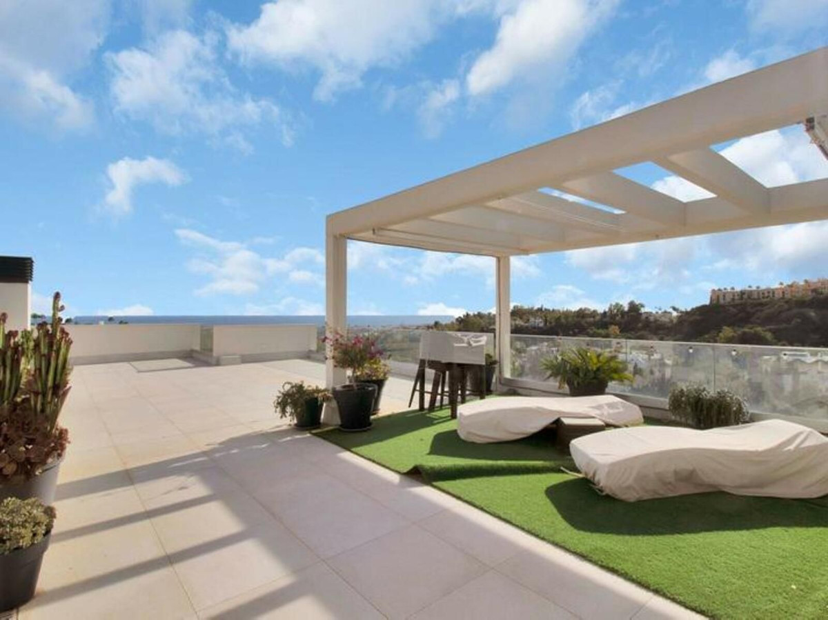 luxo-estate-4 La Quinta Benahavis penthouse 3 Bedrooms