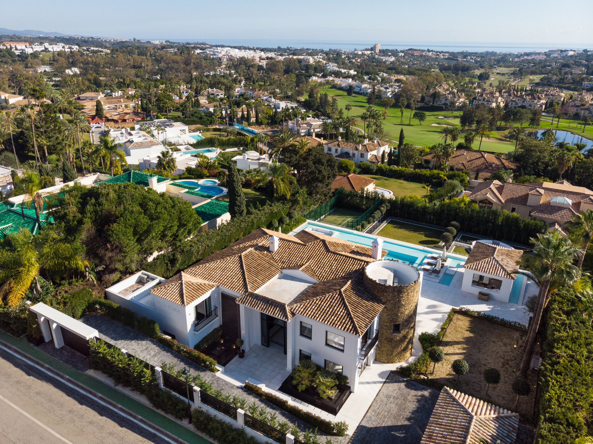 luxo-estate-4 Nueva Andalucia Marbella villa 5 Bedrooms