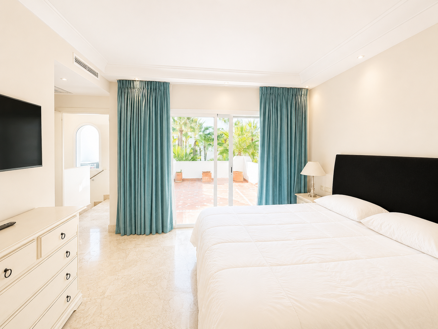 luxo-estate-4 Puerto Banus Marbella penthouse 3 Bedrooms
