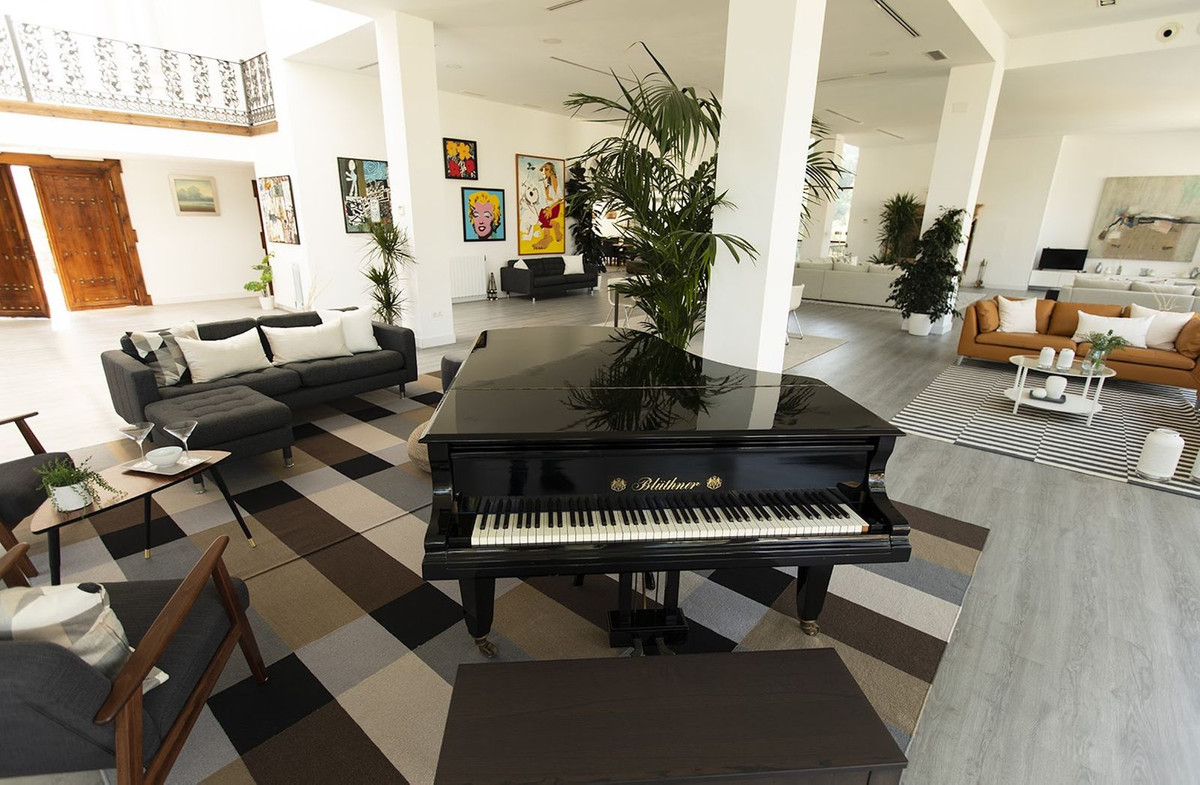luxo-estate-4 Nueva Andalucia Marbella villa 10 Bedrooms