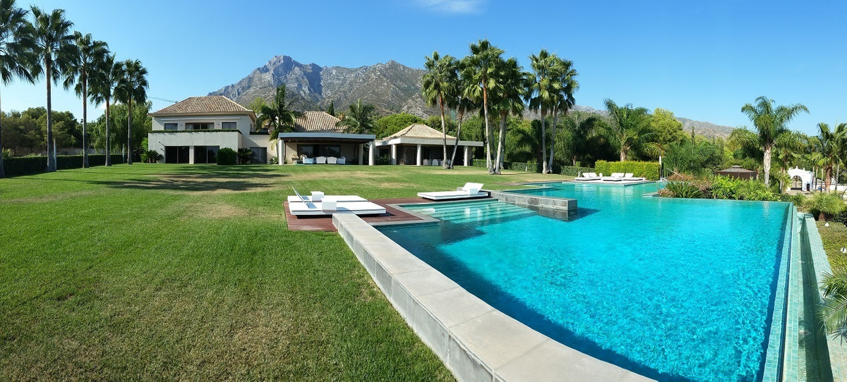 luxo-estate-4 Luxury Mansion for Sale in Sierra Blanca Marbella