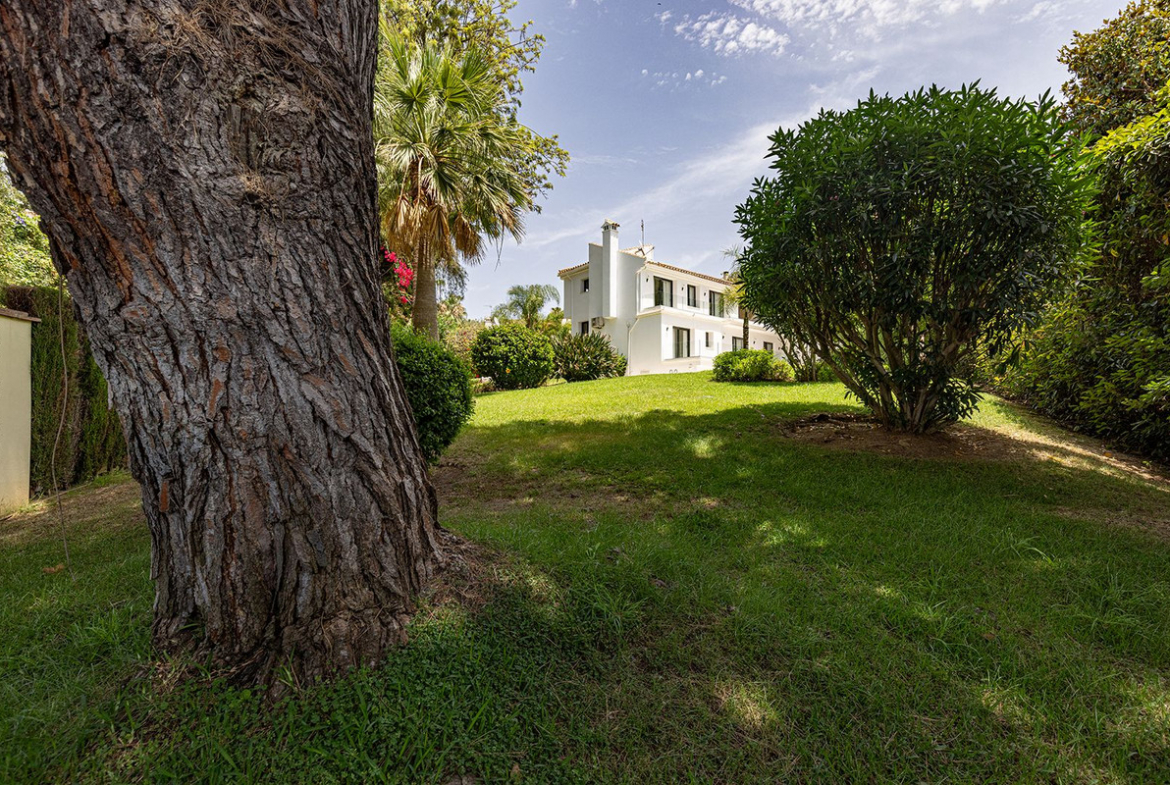 Las Chapas Marbella villa 4 Bedrooms
