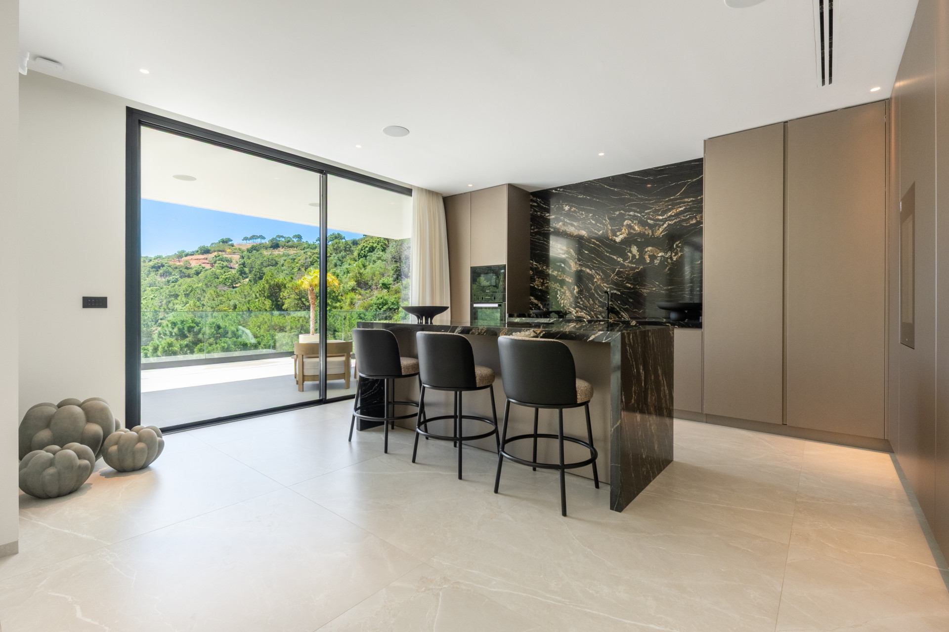 luxo-estate-4 Monte Mayor Benahavis villa 8 Bedrooms