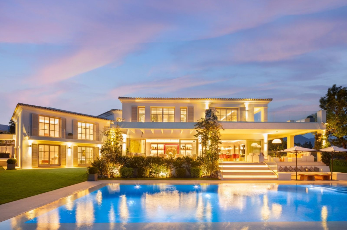 R5150530 Nueva Andalucia Marbella villa 6 Bedrooms