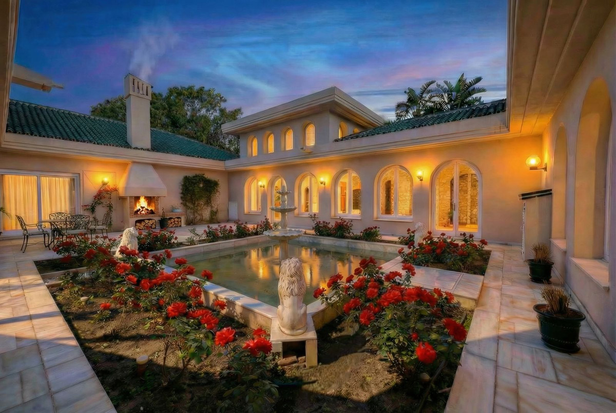 R5053180 Rio Real Marbella villa 10 Bedrooms