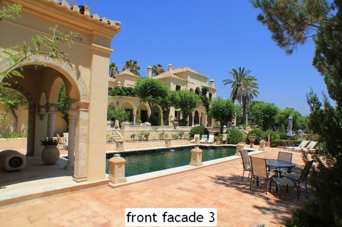 R5063152 Marbella villa 8 Bedrooms