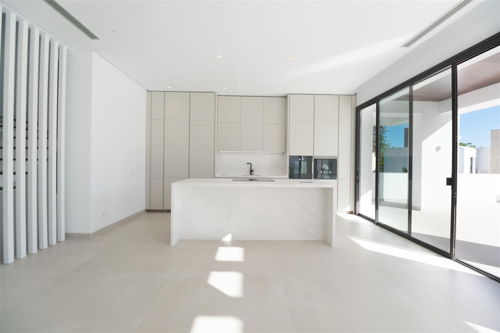 luxo-estate-5 Puerto Banus Marbella villa 4 Bedrooms