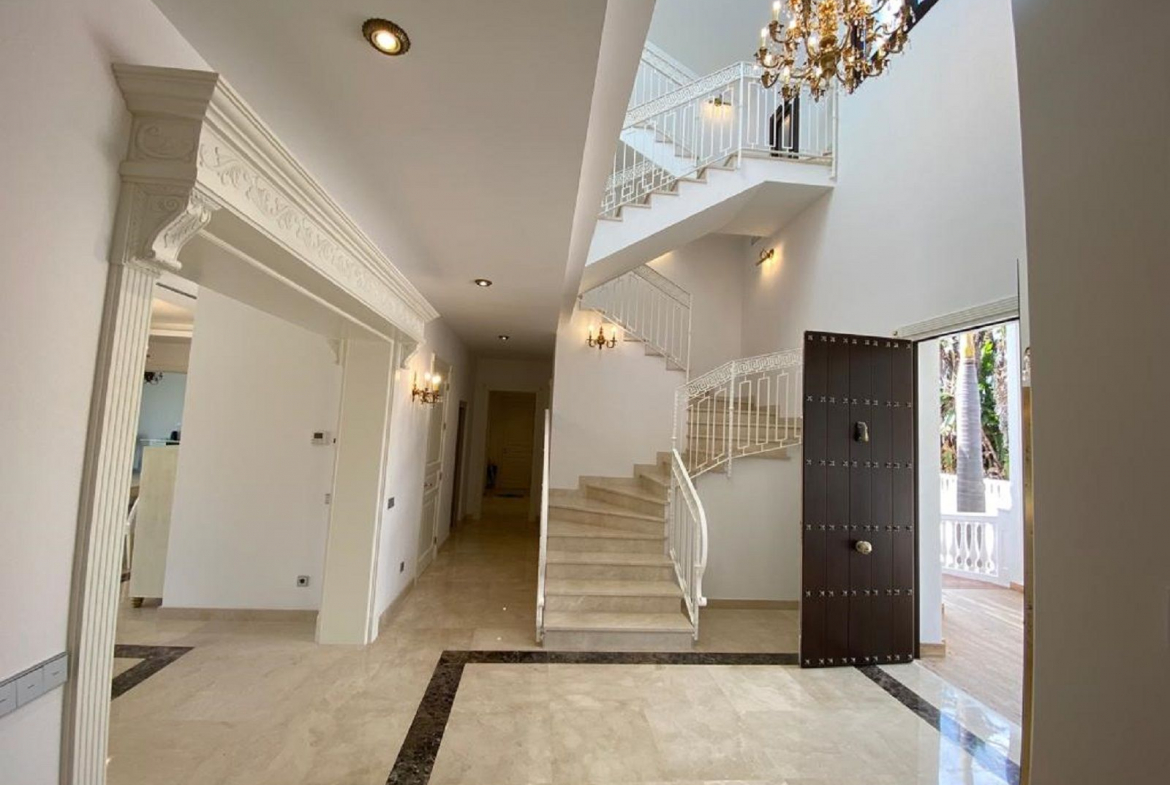 Estepona villa 6 Bedrooms
