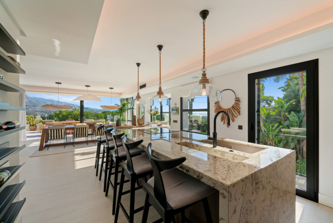 Nueva Andalucia Marbella villa 6 Bedrooms