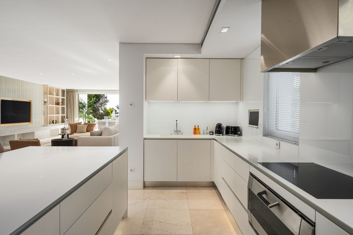 luxo-estate-5 Marbella Golden Mile Marbella villa 4 Bedrooms