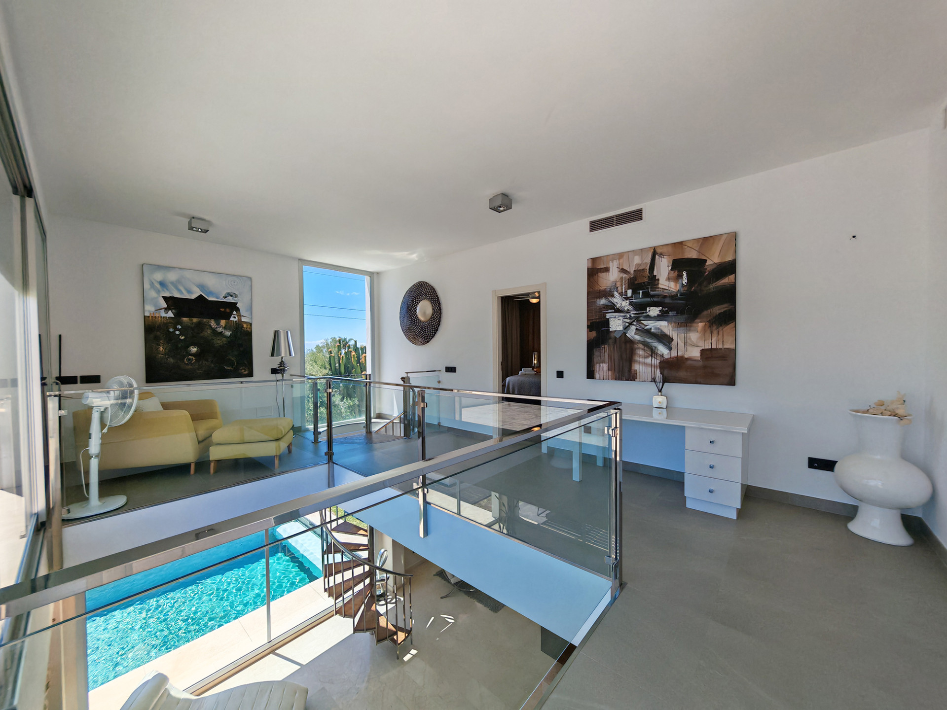 luxo-estate-5 El Rosario Marbella villa 3 Bedrooms