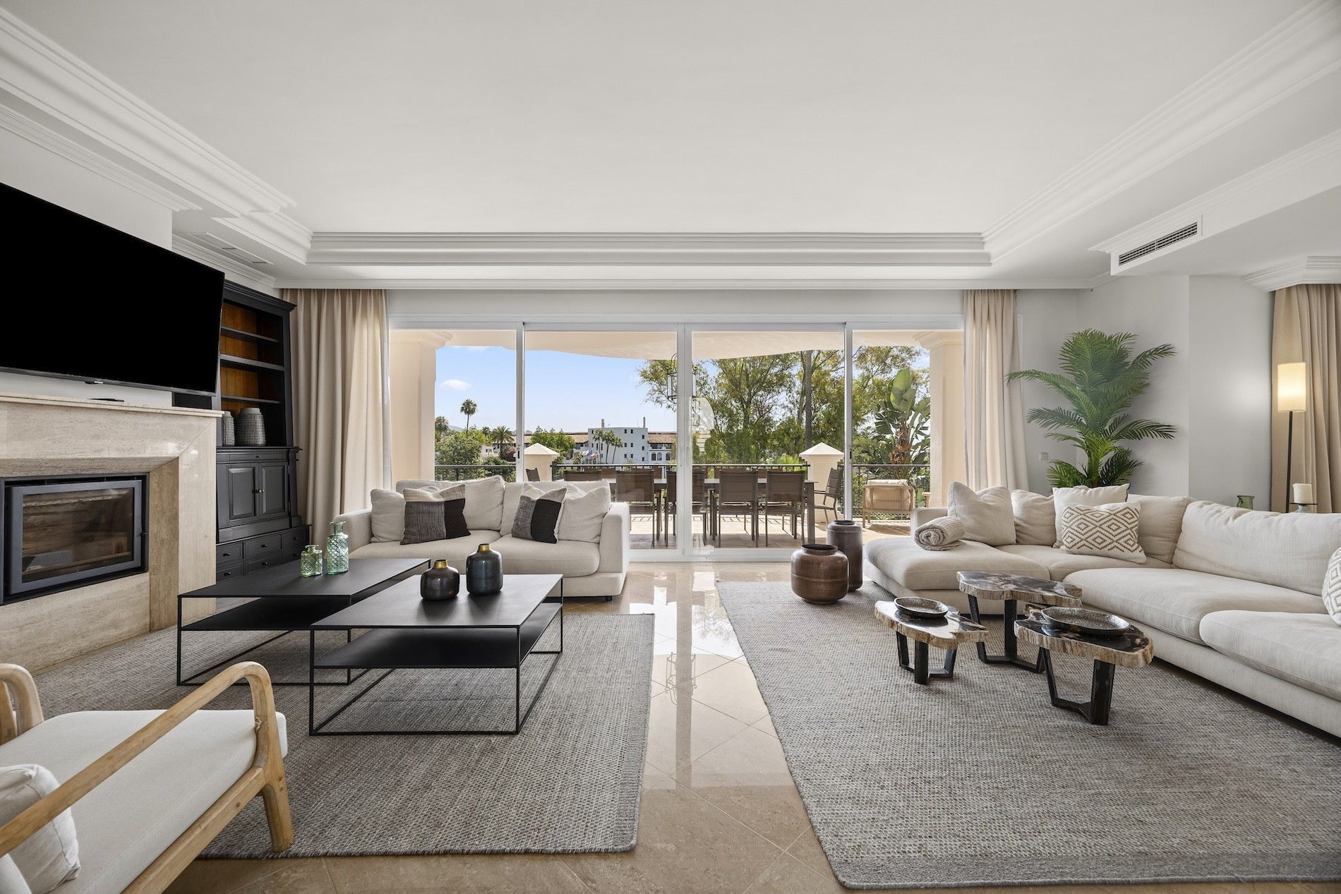 luxo-estate-5 La Quinta Benahavis villa 8 Bedrooms