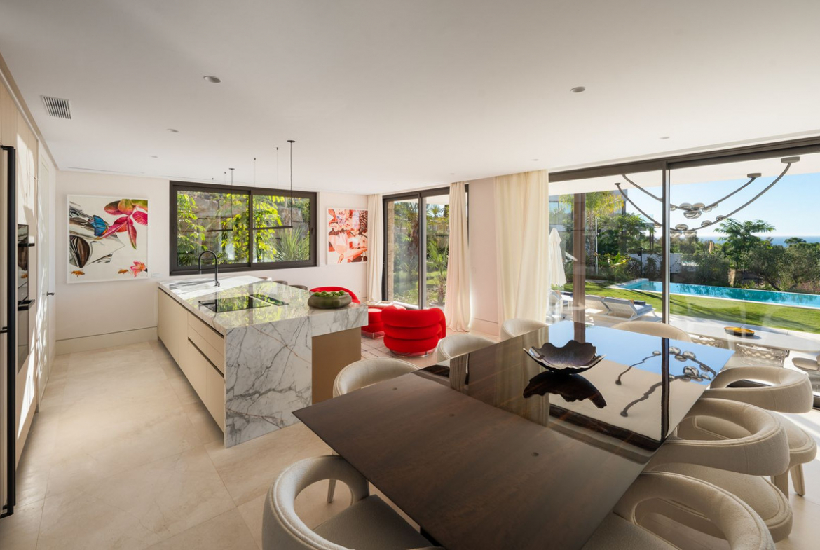 Luxury Villa for Sale in Marbella Hill Club | Golden Mile