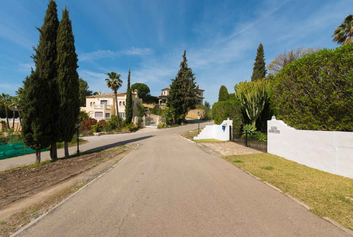 El Paraiso Alto Benahavis plot  Bedrooms
