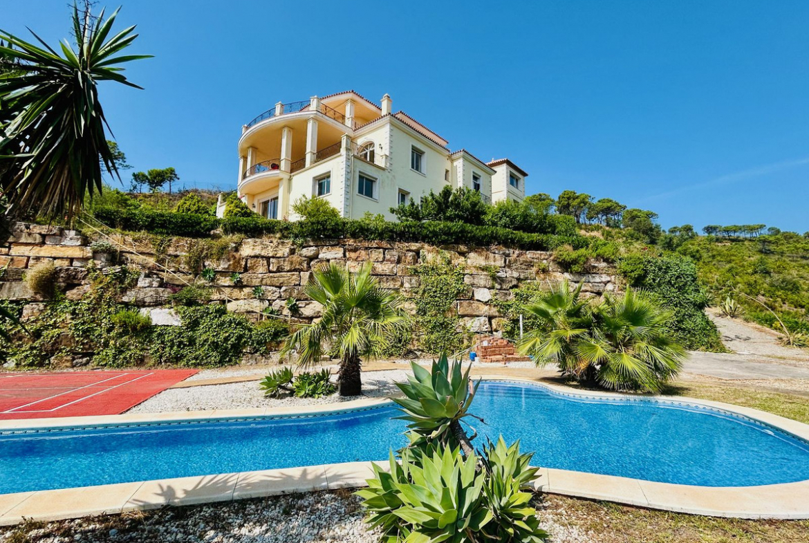 Estepona villa 7 Bedrooms