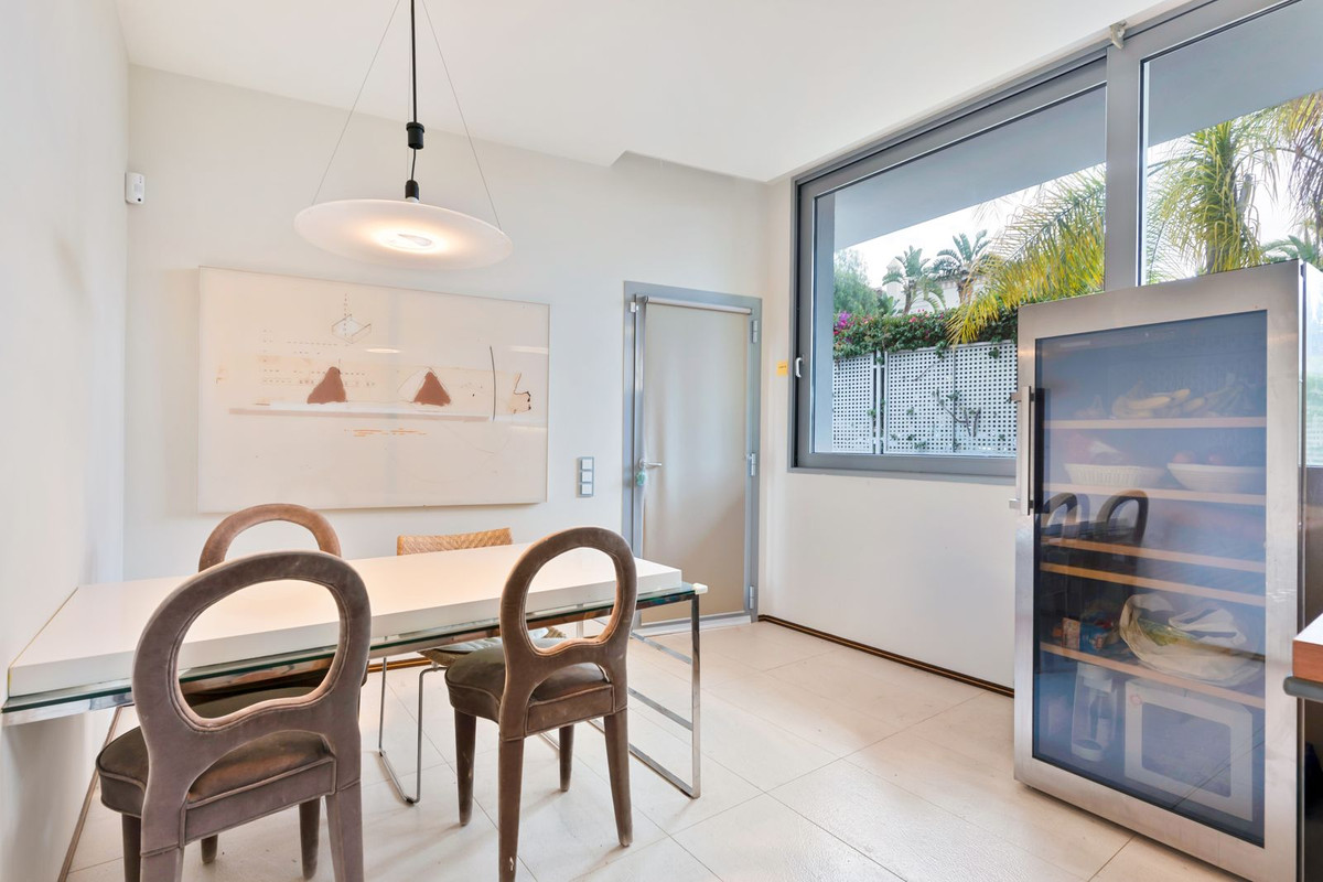 luxo-estate-5 Sierra Blanca Marbella townhouse 4 Bedrooms
