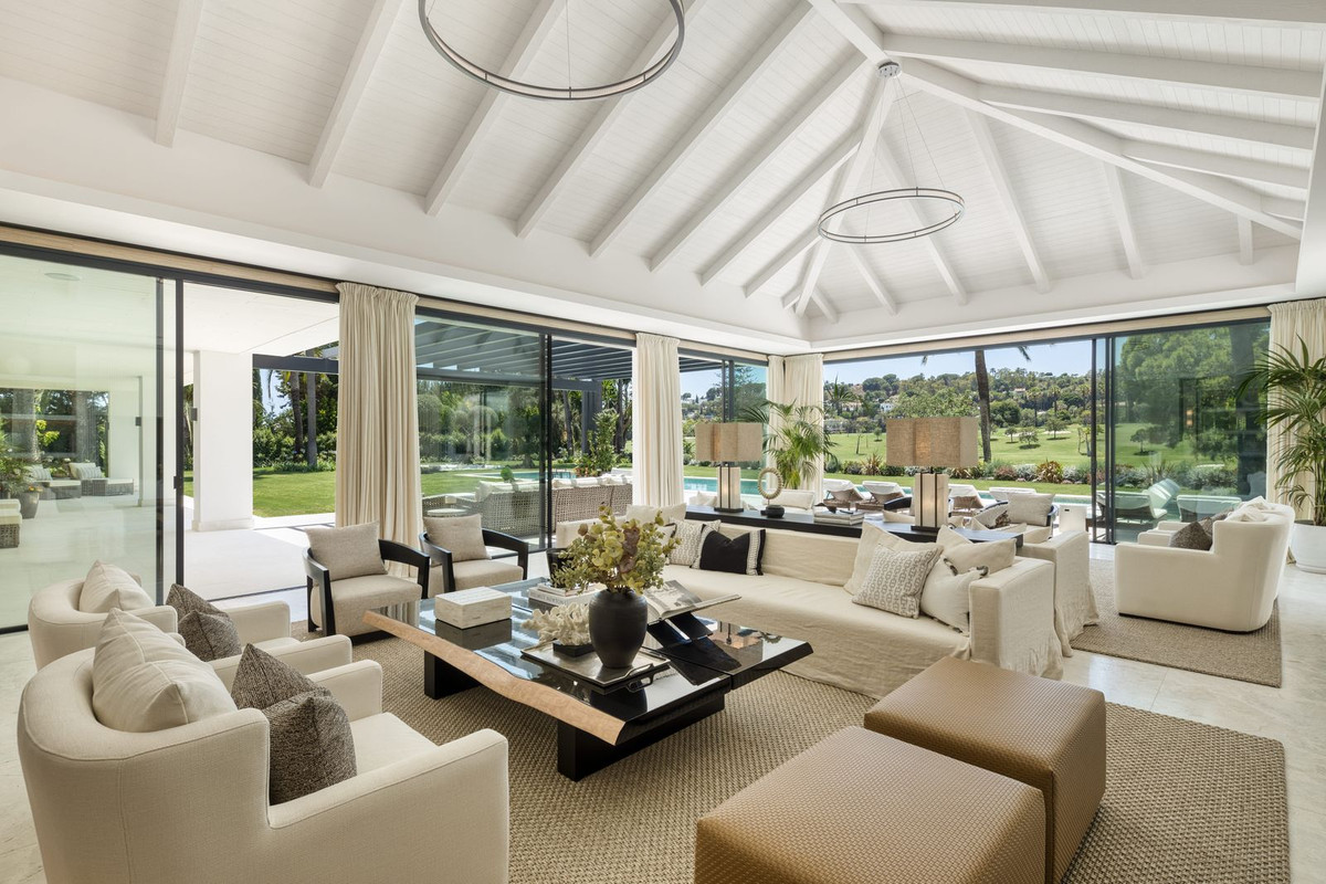 luxo-estate-5 Nueva Andalucia Marbella villa 7 Bedrooms